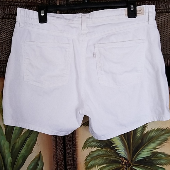 Levi white tag jean shorts - Picture 4 of 8
